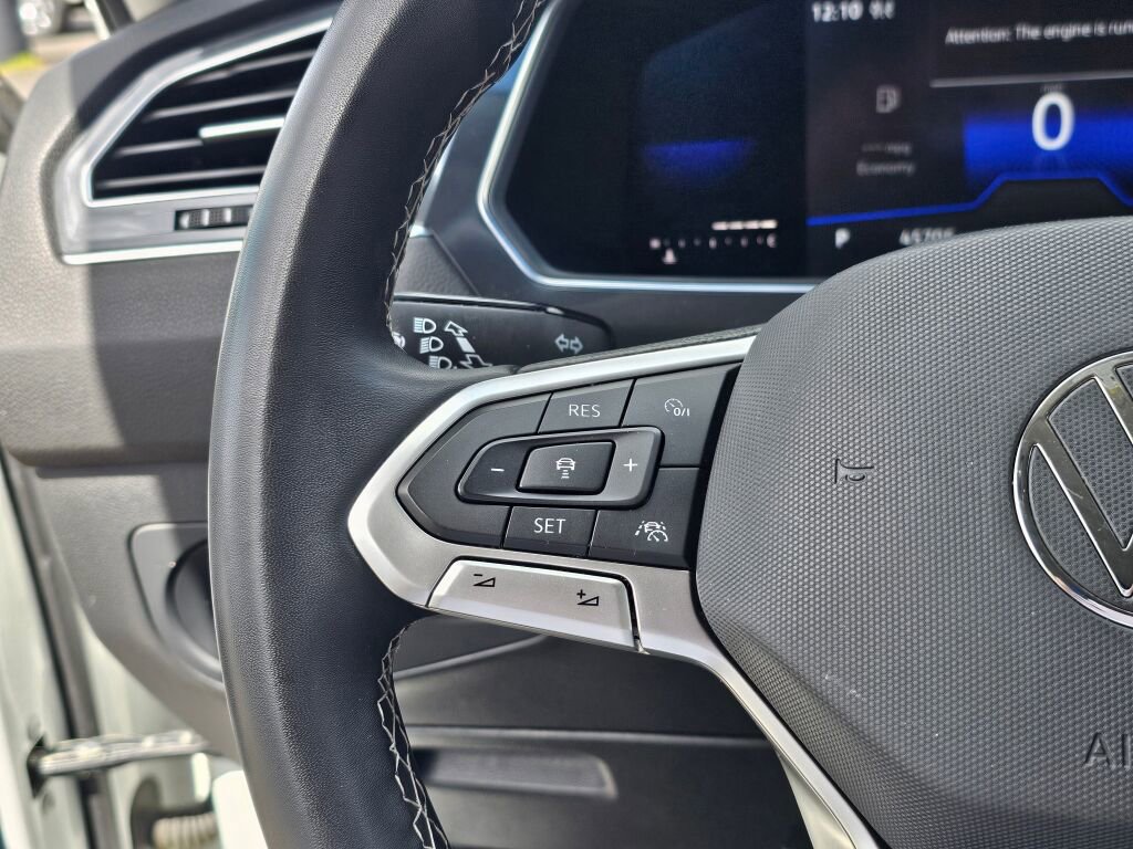 Used 2022 Volkswagen Tiguan SE image 29