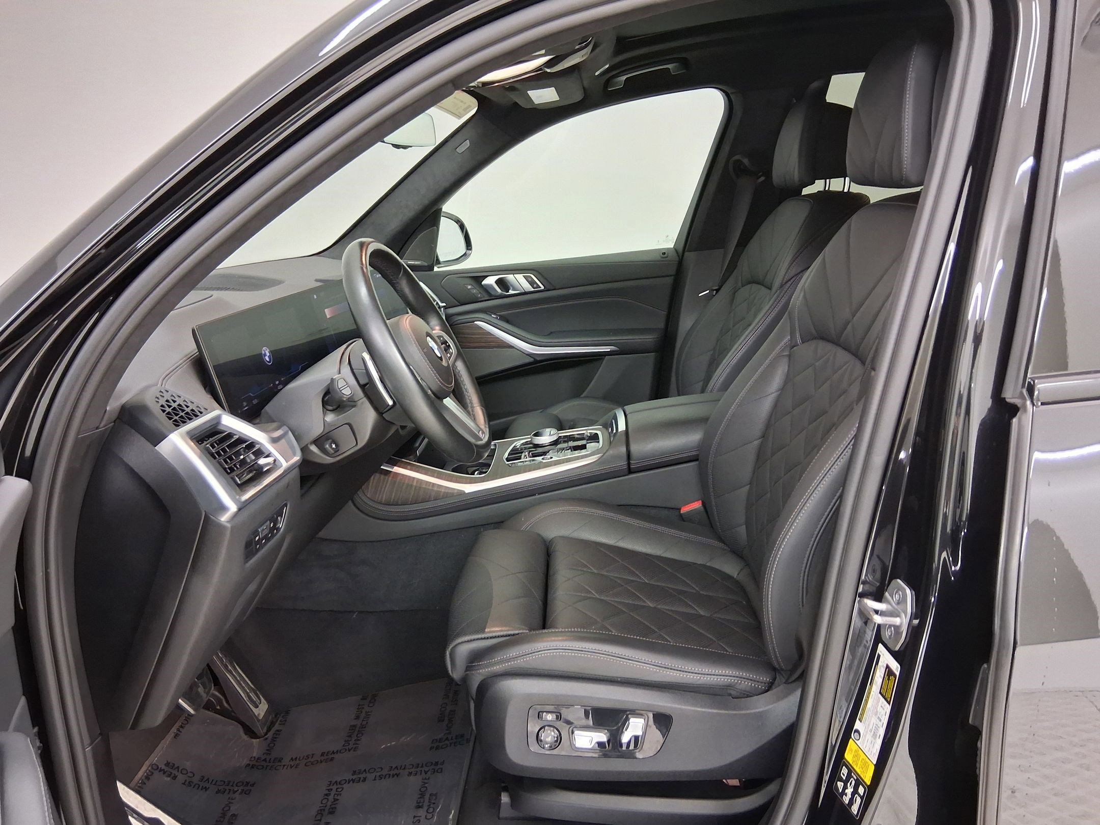 Used 2023 BMW X7 xDrive40i w/ M Sport Package image 3