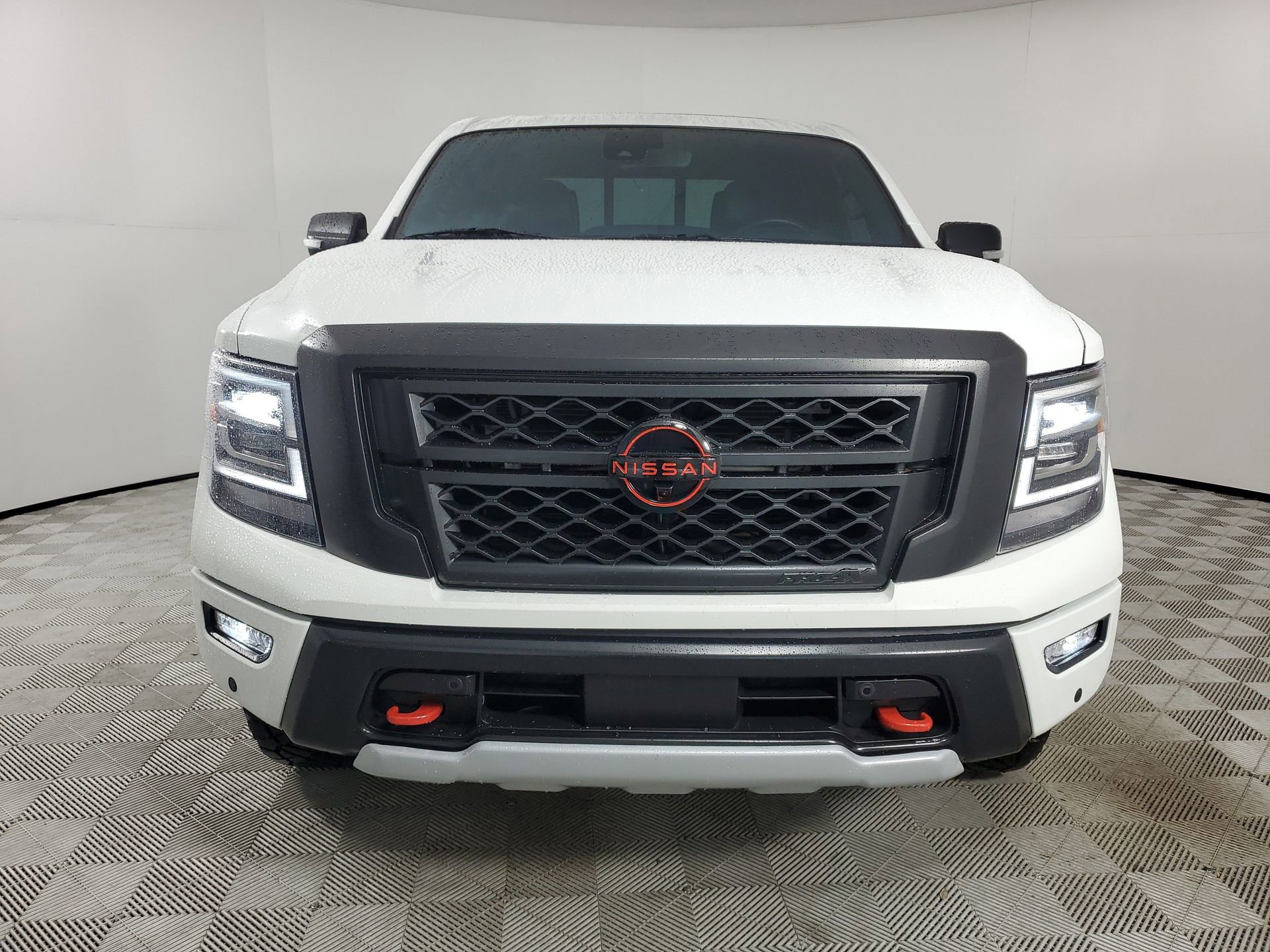 Used 2024 Nissan Titan PRO-4X w/ Pro-4x Convenience Package image 3