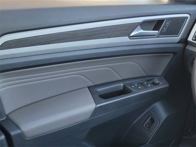 Used 2022 Volkswagen Atlas SE w/ Black Wheel Package image 25