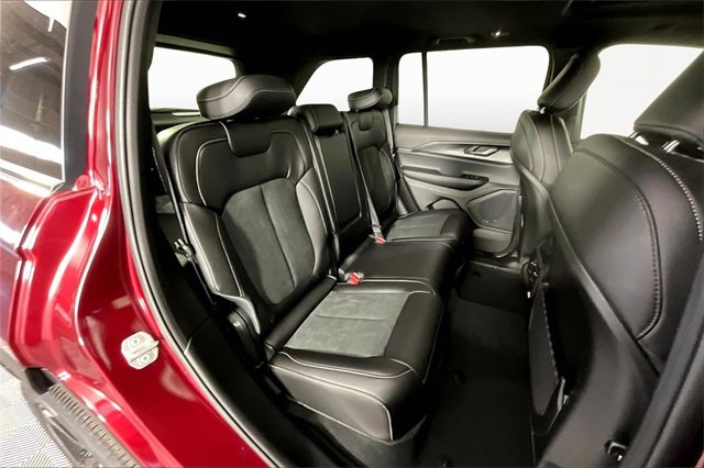 New 2025 Jeep Grand Cherokee Laredo image 11