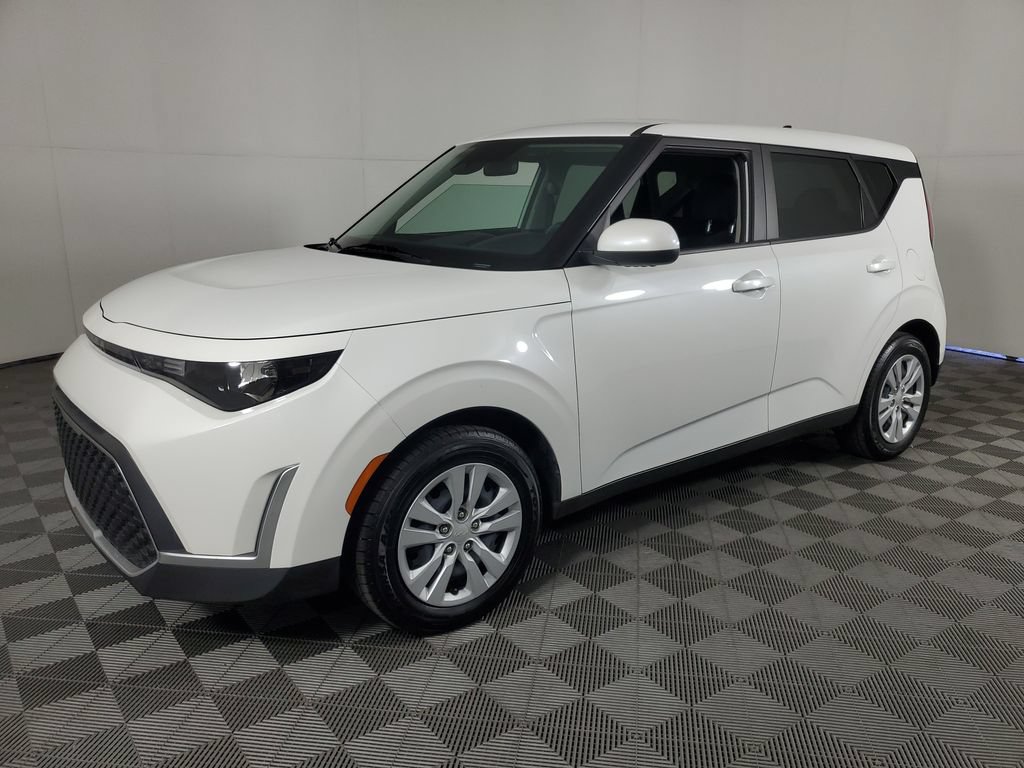Used 2025 Kia Soul LX FWD image 8