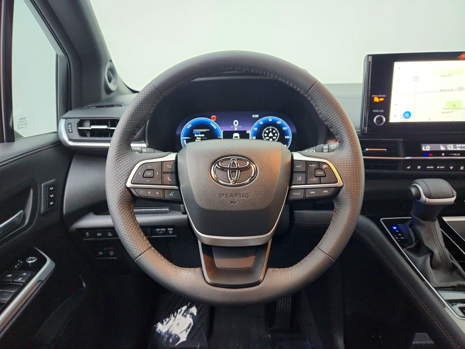 Used 2025 Toyota Sienna Limited FWD image 23