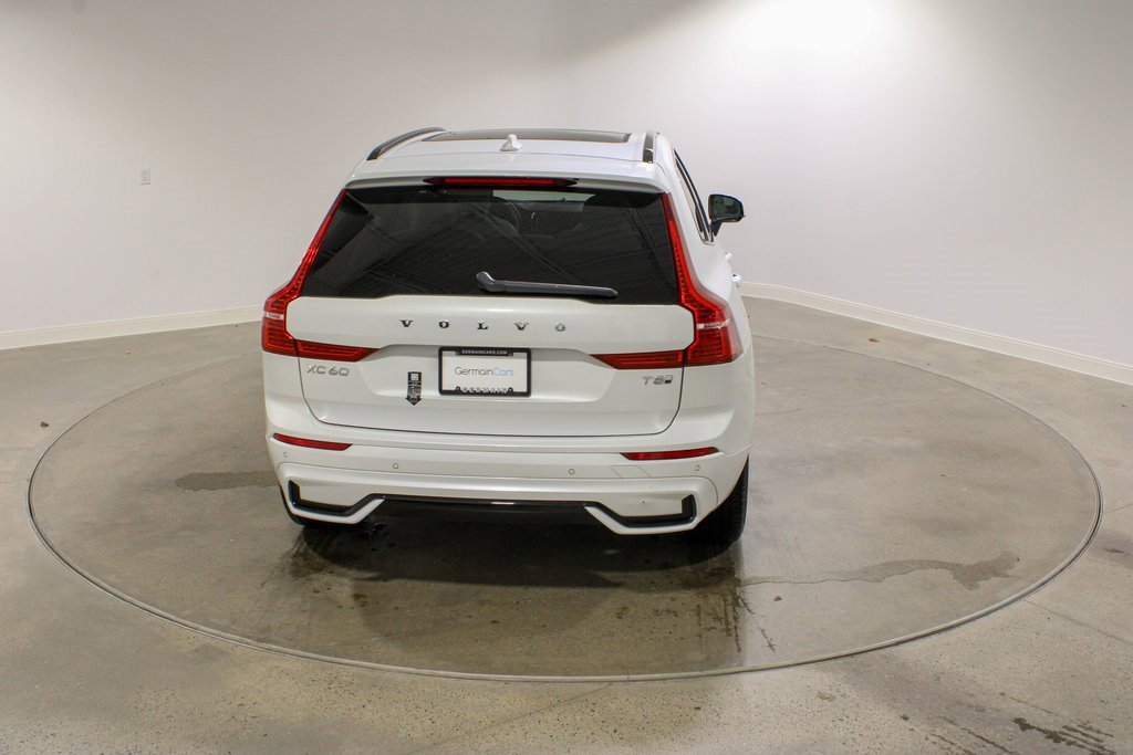 Used 2025 Volvo XC60 T8 Core w/ Climate Package image 4