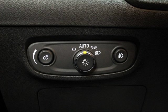 Used 2023 Buick Encore GX Essence FWD image 21