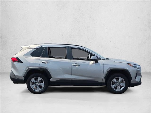 Used 2022 Toyota RAV4 XLE w/ Convenience Package FWD image 4