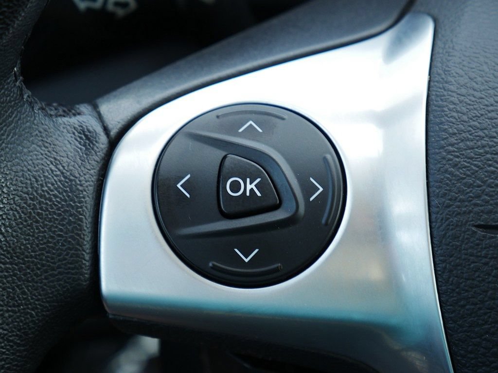 Used 2017 Ford C-MAX Energi Titanium w/ Equipment Group 501A FWD image 31