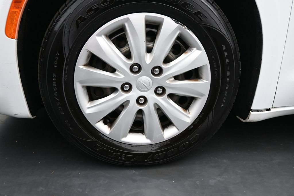 Used 2020 Chrysler Voyager L FWD image 10
