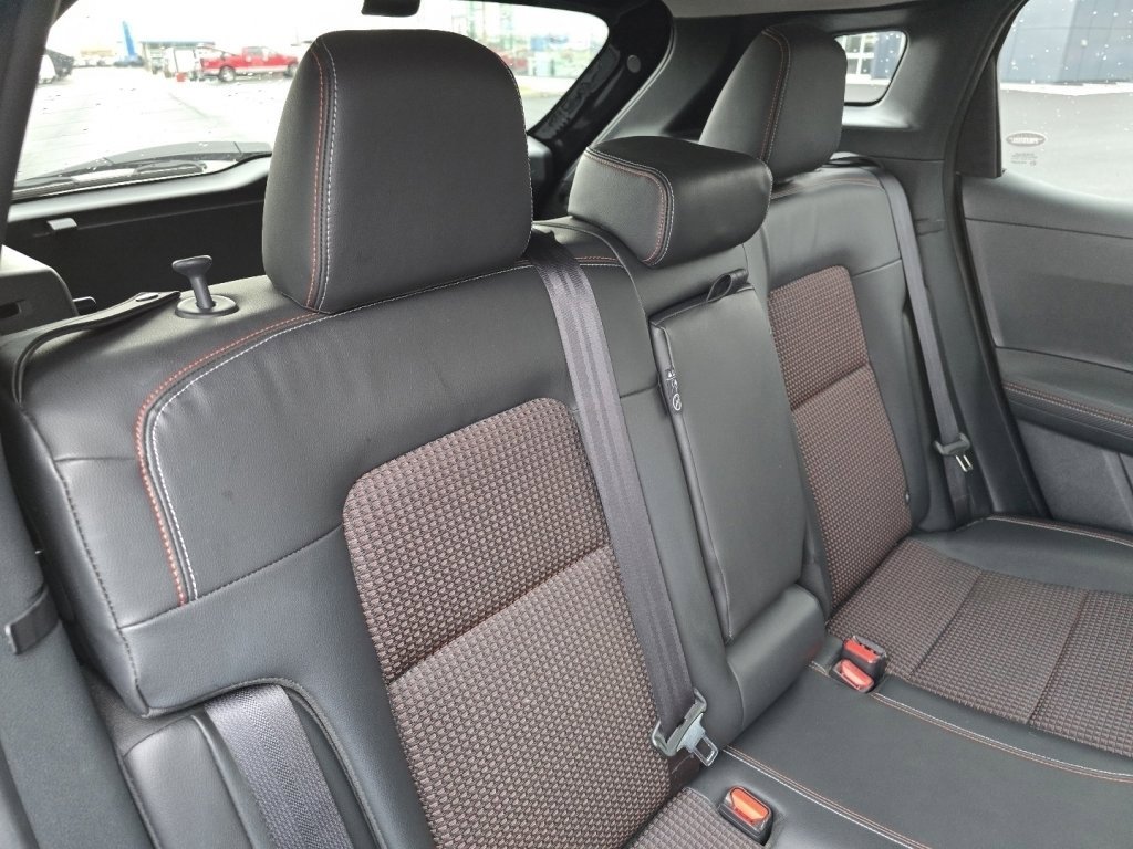 Used 2025 Nissan Kicks SR image 14