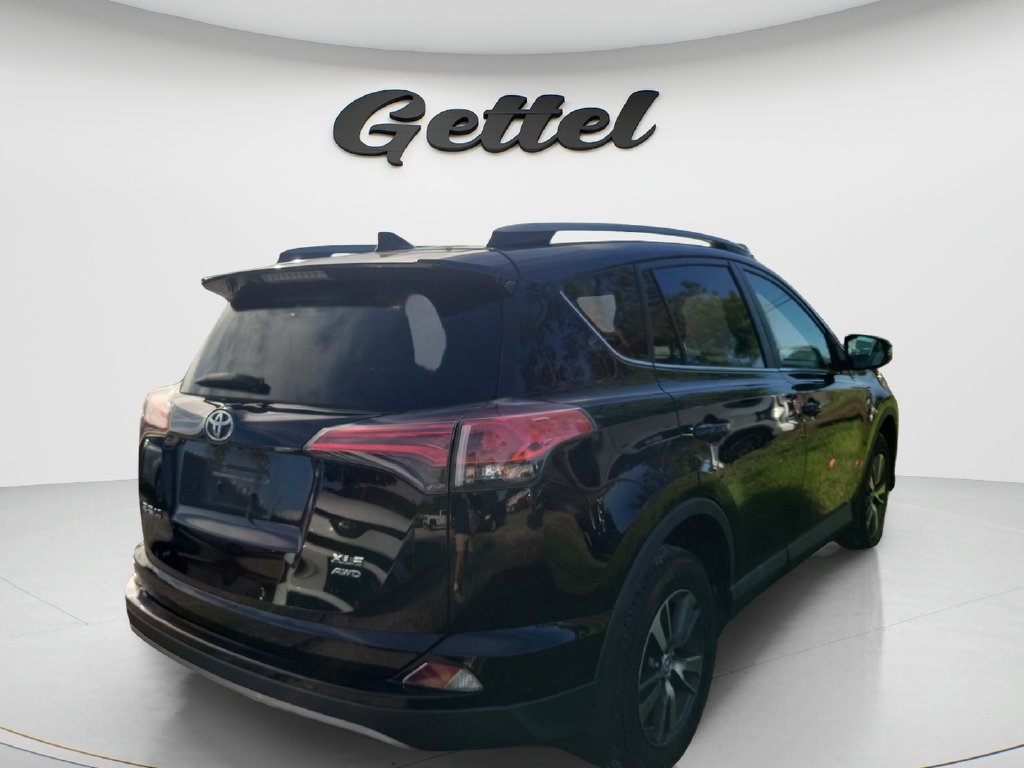 Used 2017 Toyota RAV4 XLE AWD/4WD image 5