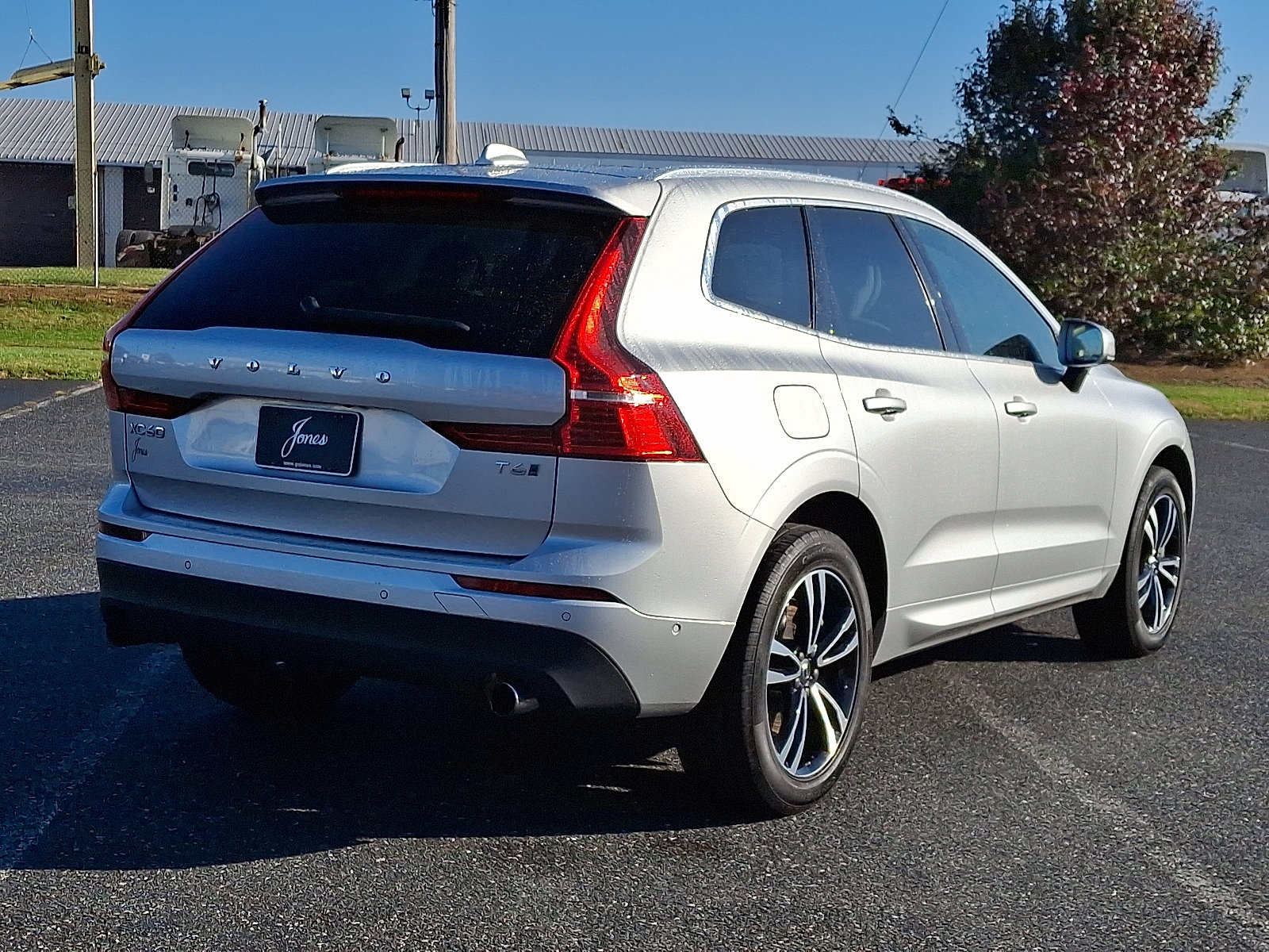 Used 2019 Volvo XC60 T6 Momentum w/ Multimedia Package image 6