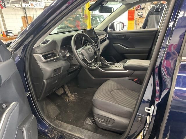 Used 2023 Toyota Highlander L AWD/4WD image 15