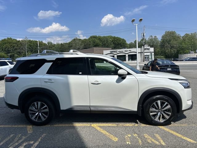 Certified 2024 Nissan Pathfinder SL AWD/4WD image 9