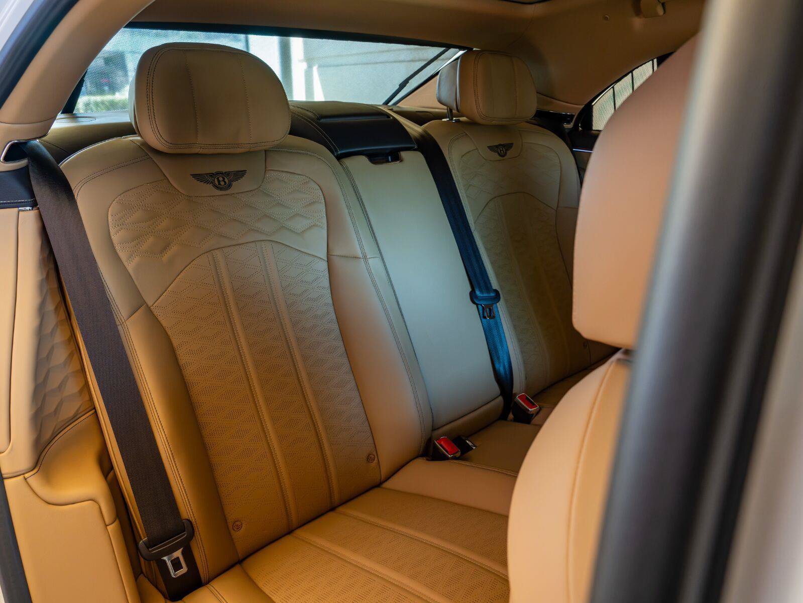 Used 2025 Bentley Flying Spur Plug-In Hybrid AWD/4WD image 29