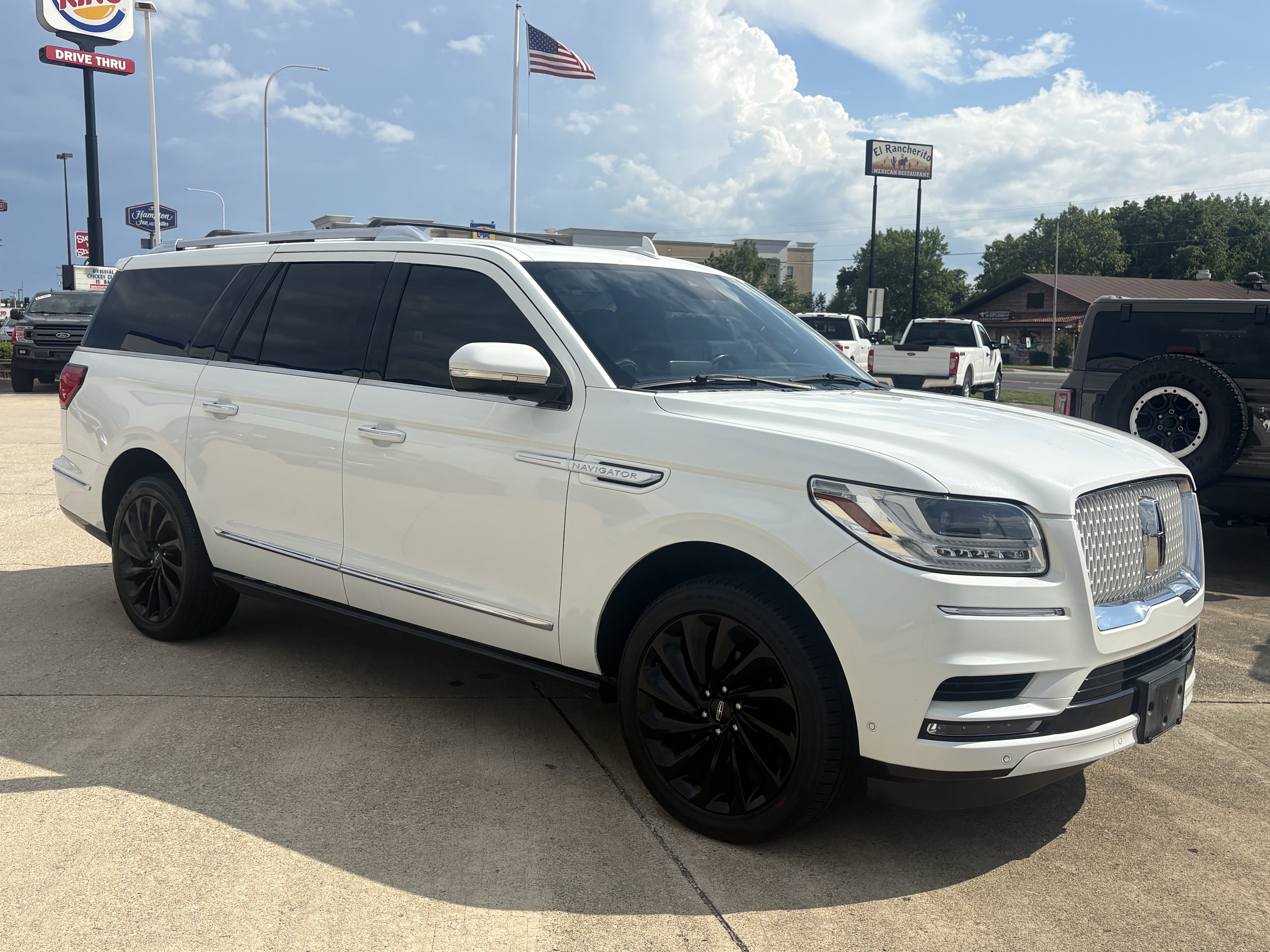 Used 2021 Lincoln Navigator L Reserve AWD/4WD image 3