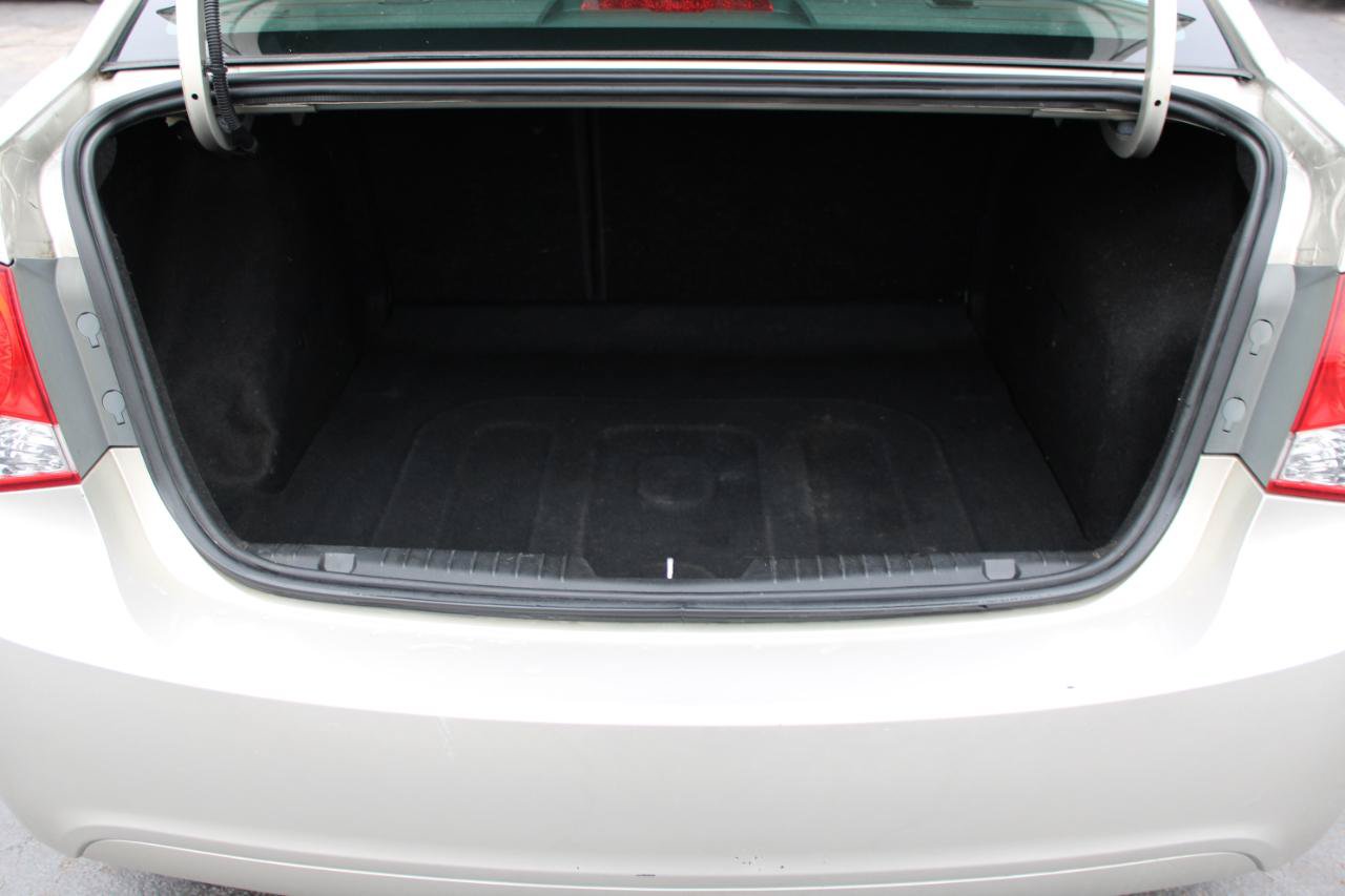 Used 2015 Chevrolet Cruze LT image 9