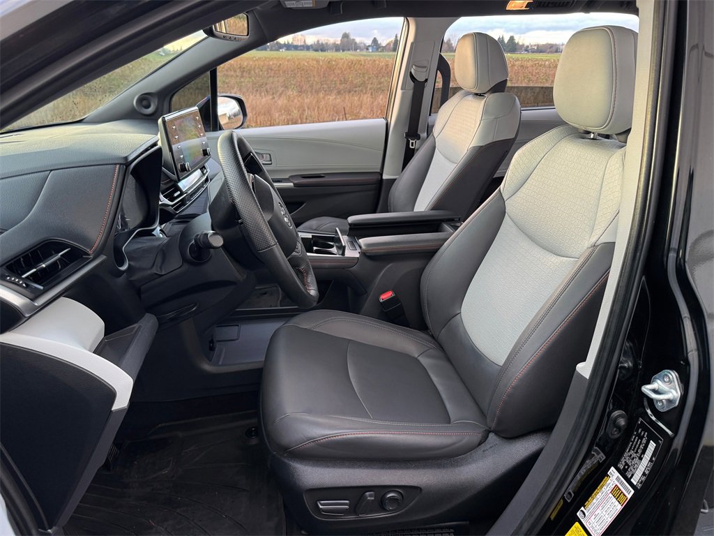 Certified 2022 Toyota Sienna XSE image 9