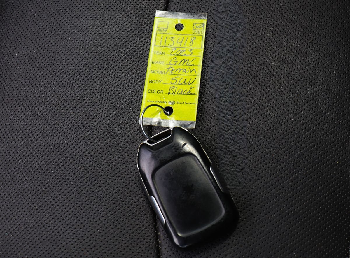 Used 2023 GMC Terrain SLT AWD/4WD image 62