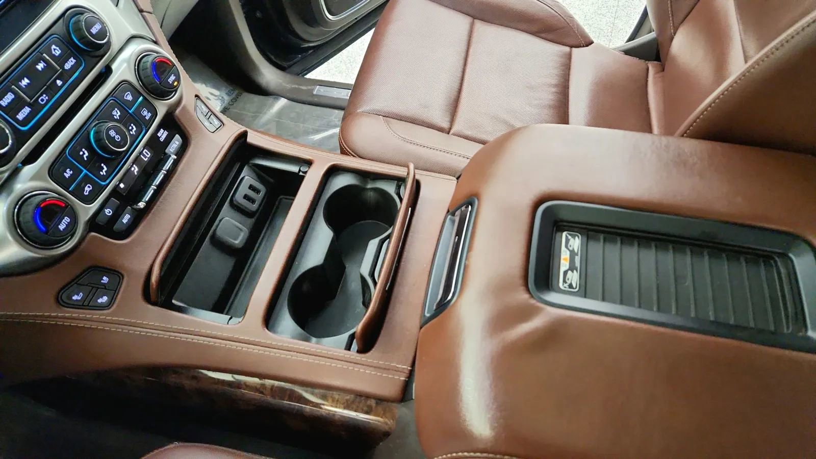 Used 2018 Chevrolet Suburban Premier image 28