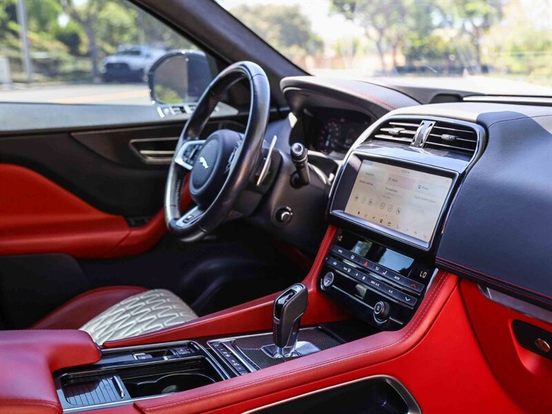 Used 2020 Jaguar F-PACE SVR AWD/4WD image 23