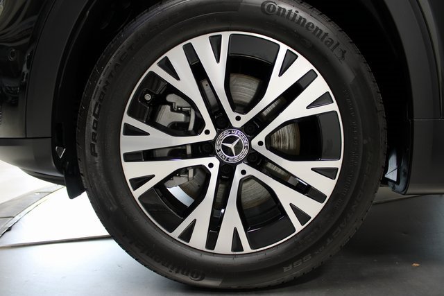 Used 2024 Mercedes-Benz GLB 250 4MATIC w/ Exclusive Package image 34