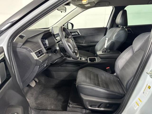 Used 2023 Mitsubishi Outlander SE image 11