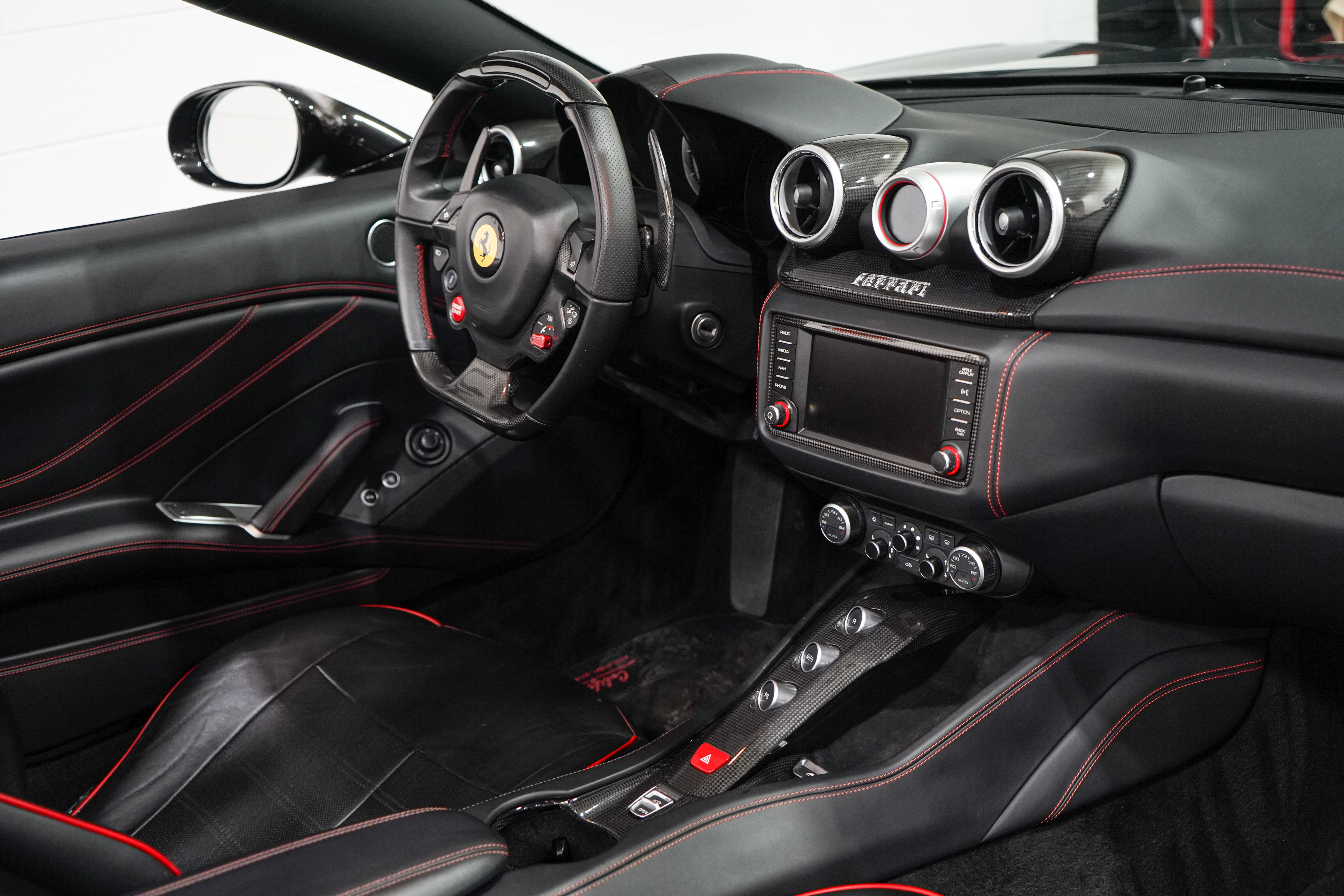 Used 2016 Ferrari California T RWD image 15