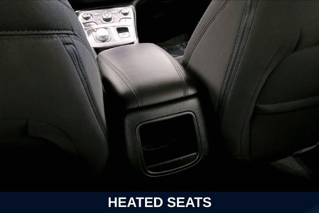 Used 2016 Chrysler 200 Limited FWD image 13