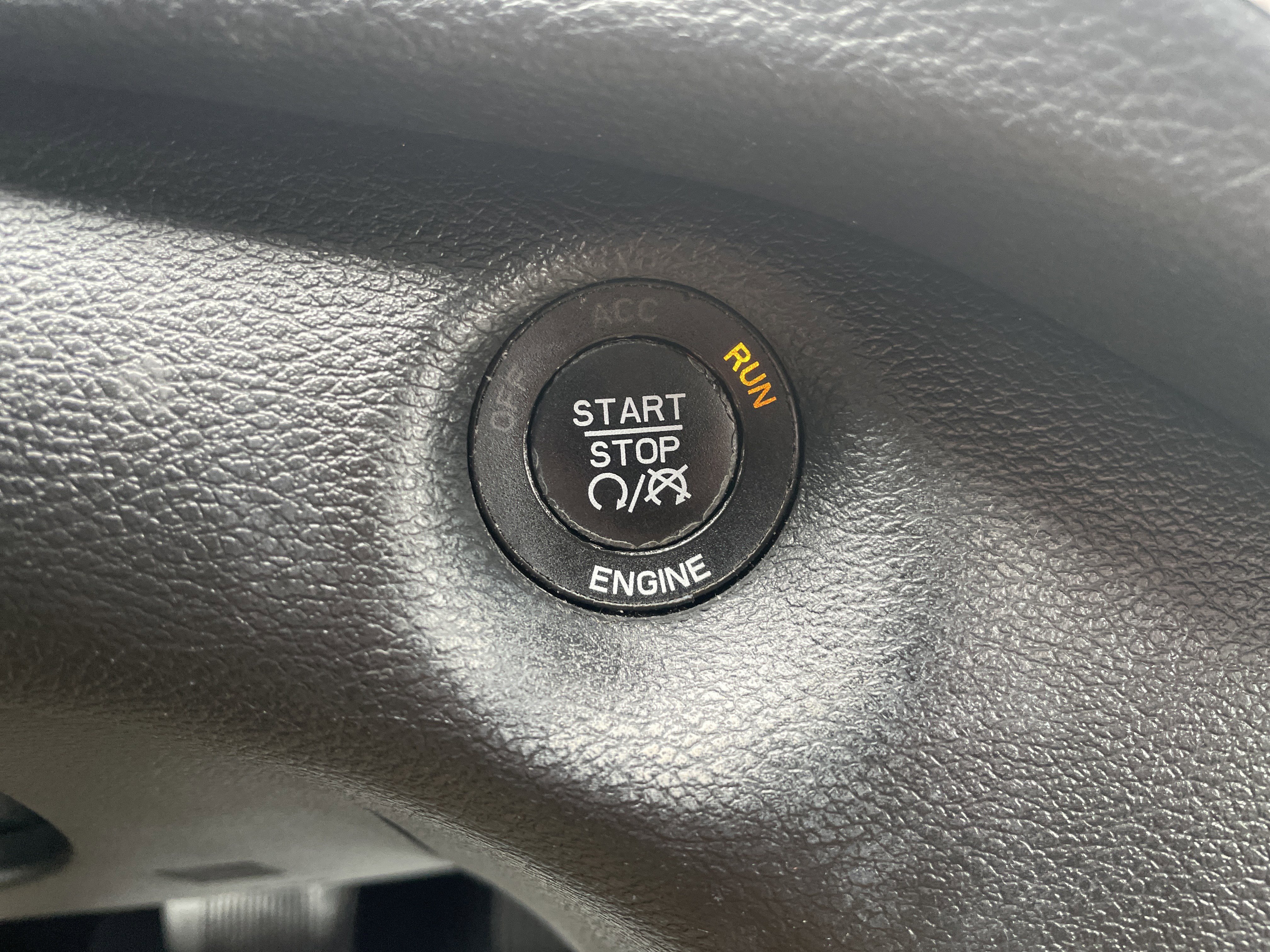 Used 2015 Jeep Cherokee Limited w/ Luxury Group image 23