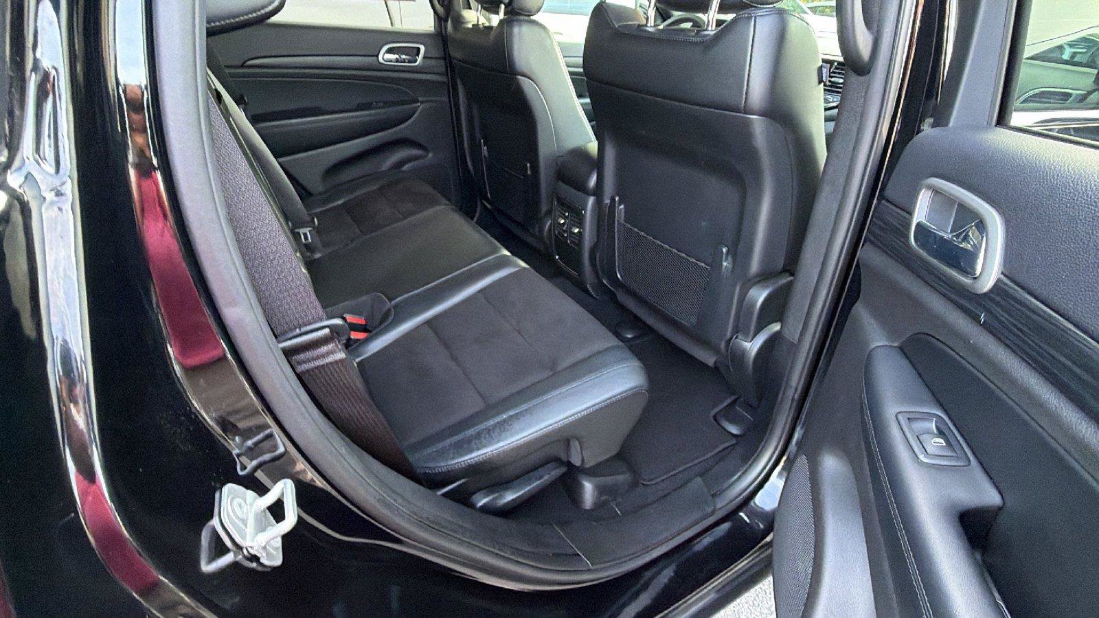 Used 2019 Jeep Grand Cherokee Laredo w/ Laredo X Package RWD image 21