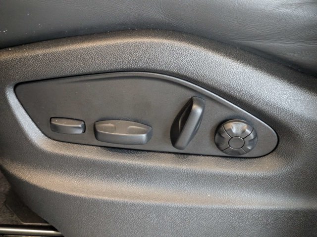Used 2025 Porsche Cayenne Turbo AWD/4WD image 21