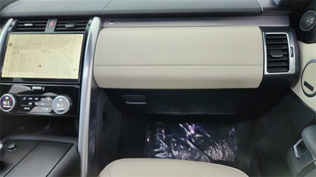 Used 2024 Land Rover Discovery Dynamic SE image 39