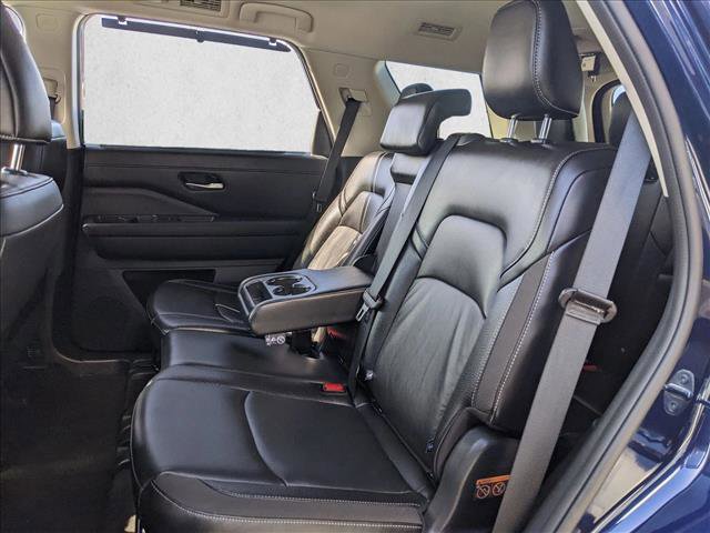 Used 2025 Nissan Pathfinder SL image 18