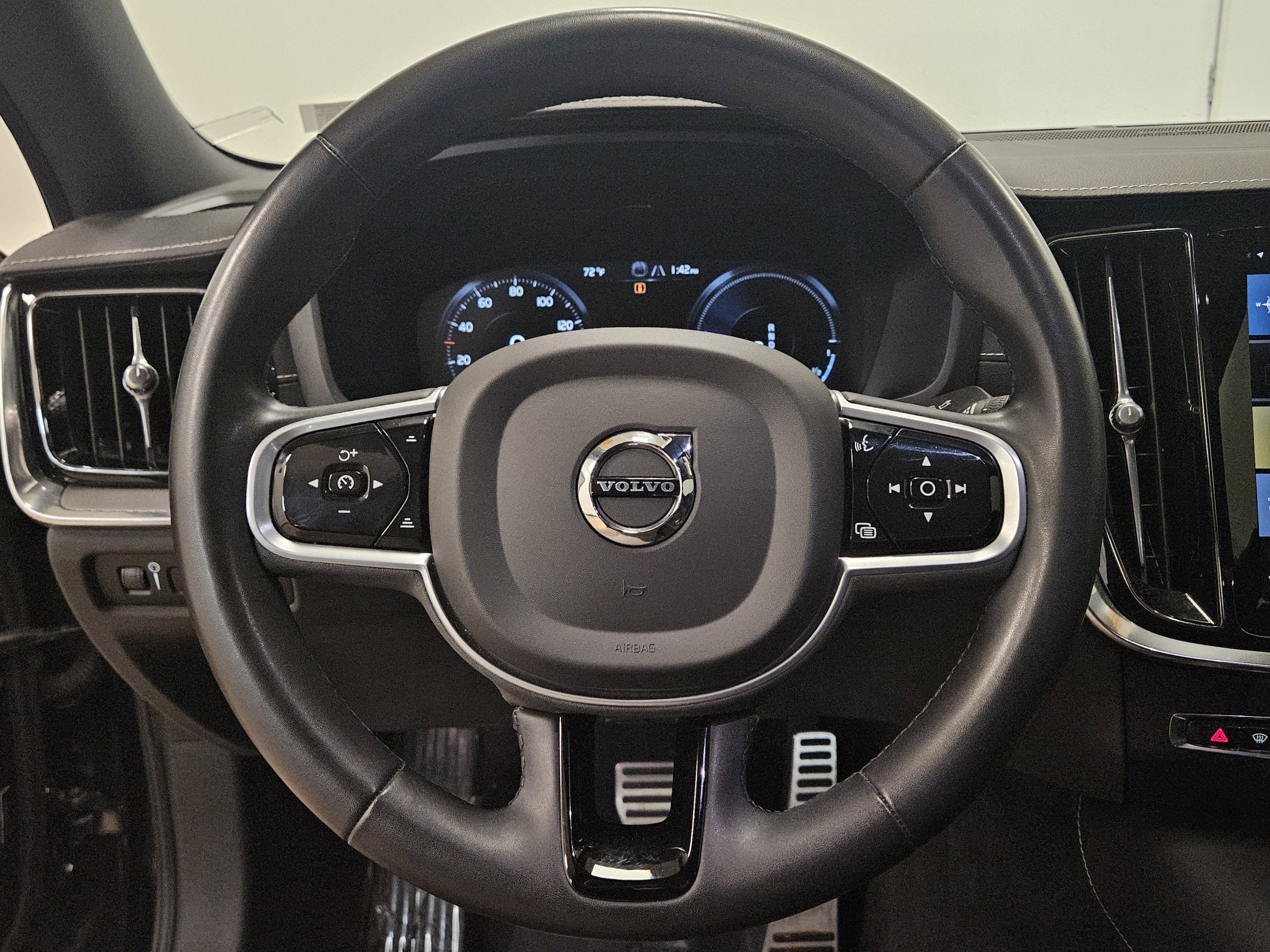 Used 2022 Volvo S60 T8 R-Design w/ Advanced Package image 41