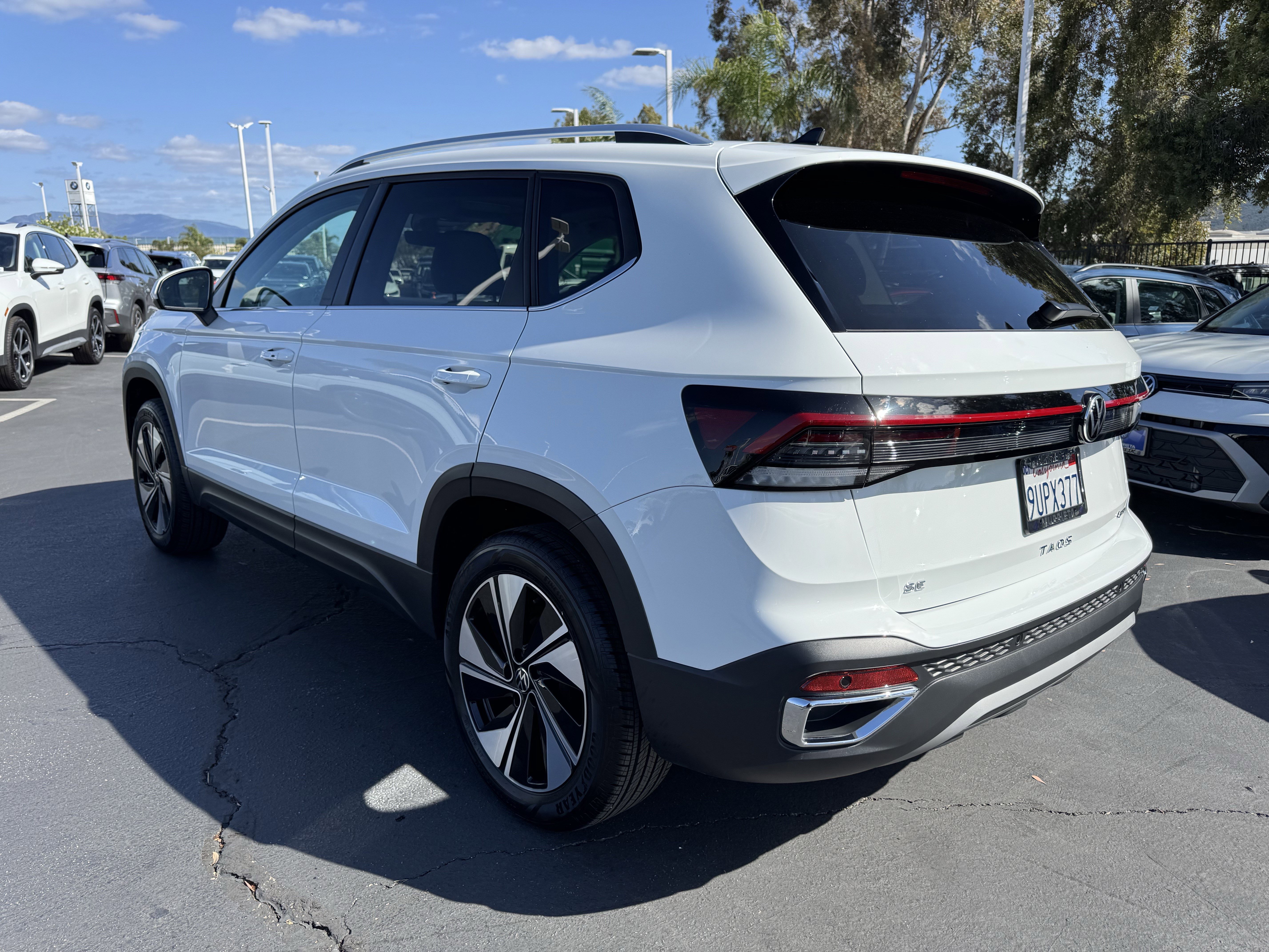 Used 2025 Volkswagen Taos SE AWD/4WD image 8