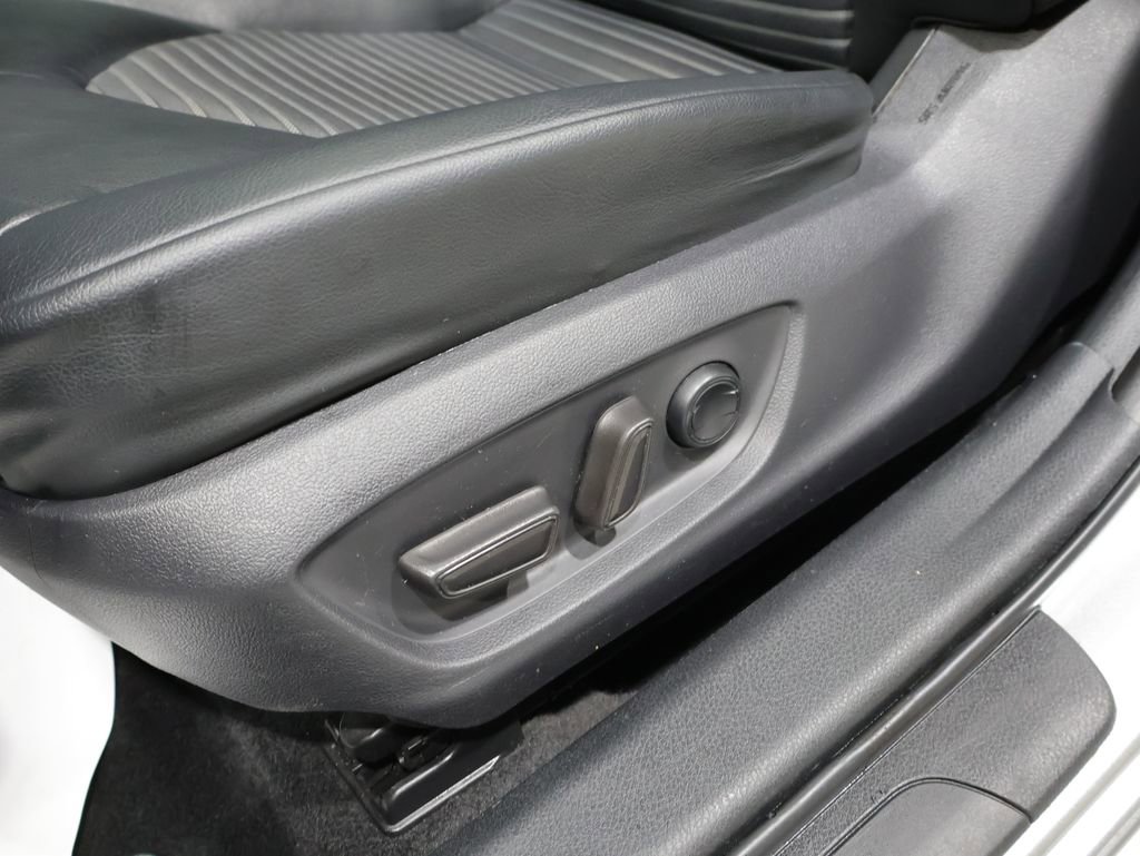 Used 2018 Toyota Camry SE w/ Audio Package FWD image 13