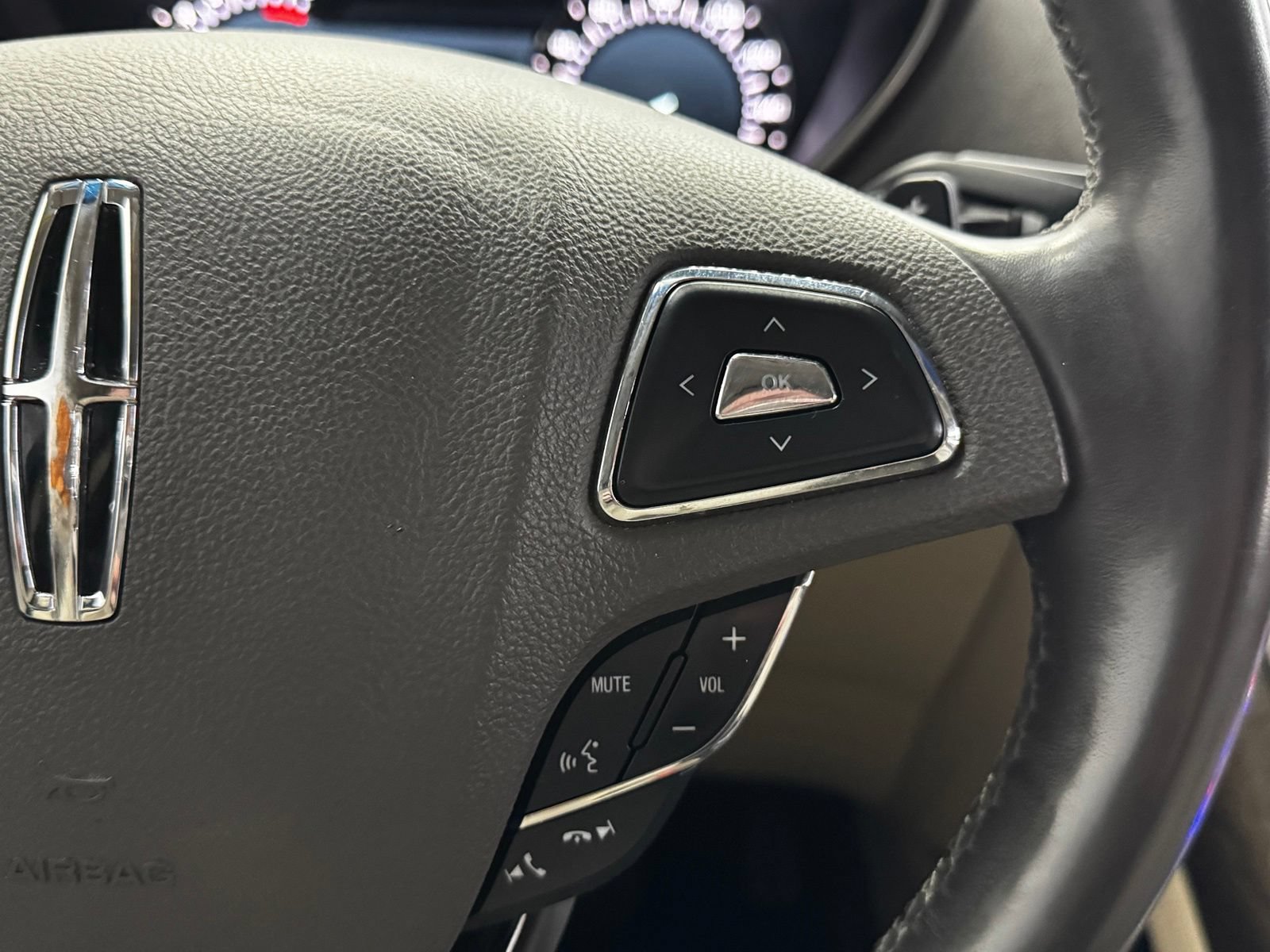 Used 2018 Lincoln MKX Reserve w/ Driver Assistance Package AWD/4WD image 22