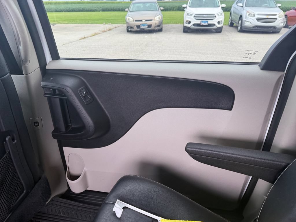 Used 2019 Dodge Grand Caravan SXT FWD image 36