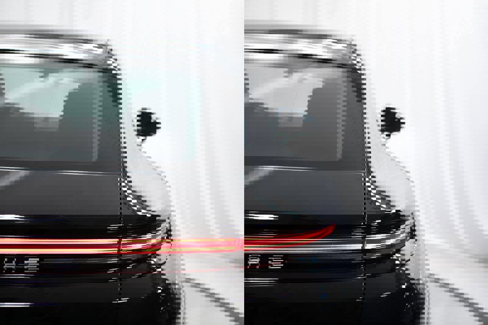 New 2025 Porsche Panamera 4 image 36