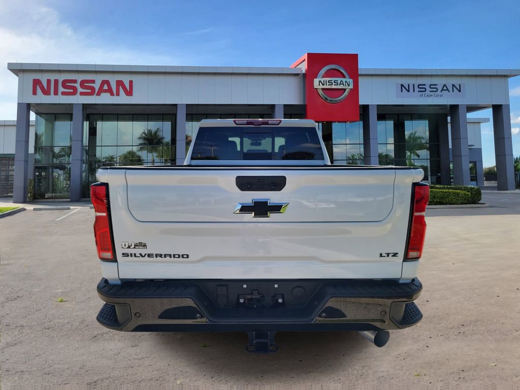 Used 2025 Chevrolet Silverado 2500 LTZ w/ Trail Boss Package image 6
