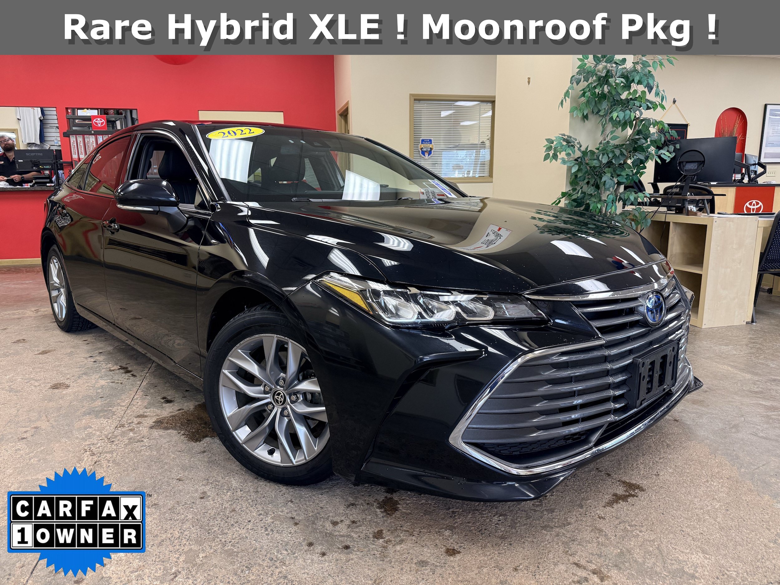 Used 2022 Toyota Avalon XLE w/ Moonroof Package FWD image 1