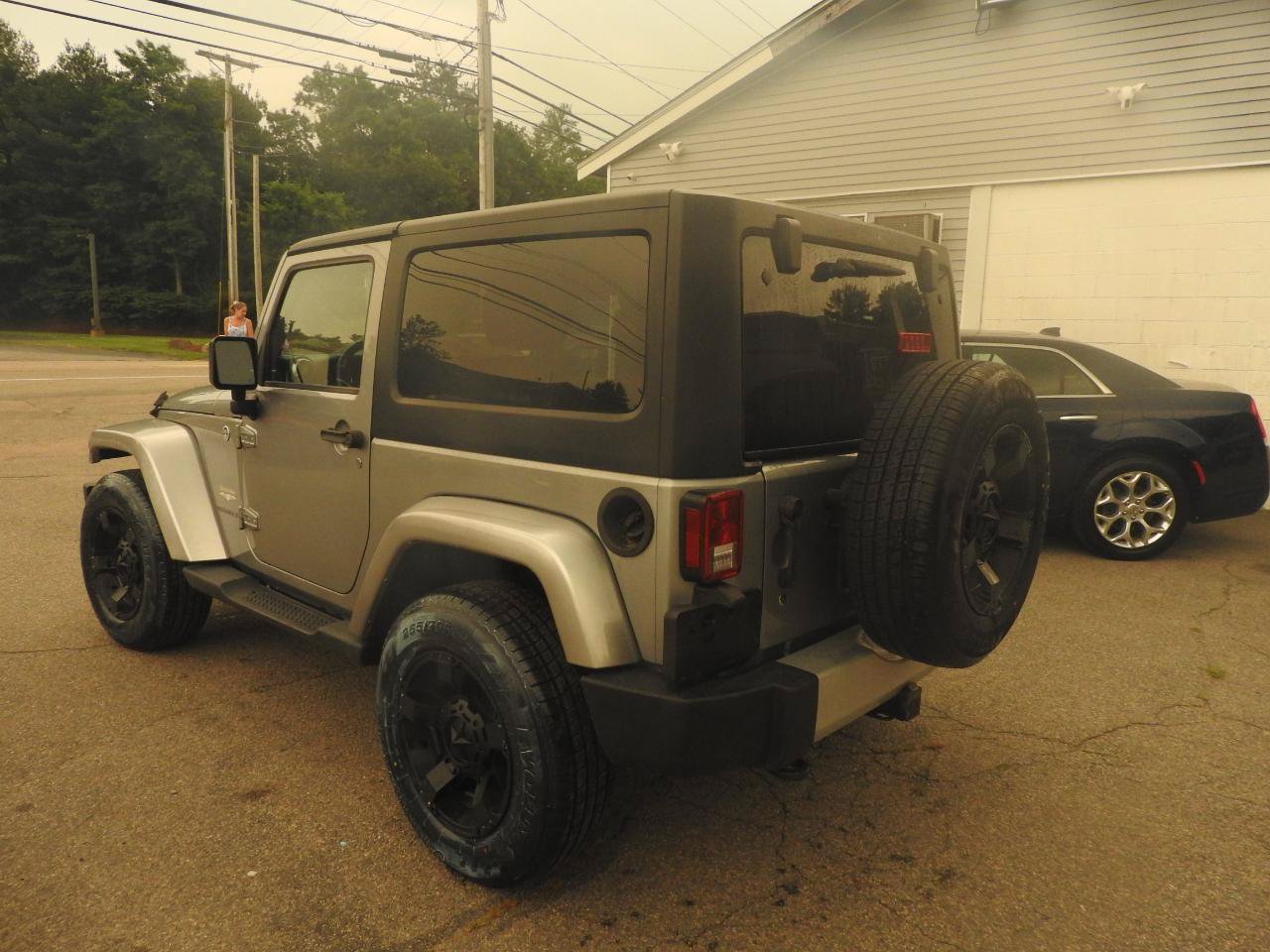 Used 2015 Jeep Wrangler Sahara w/ Connectivity Group AWD/4WD image 2