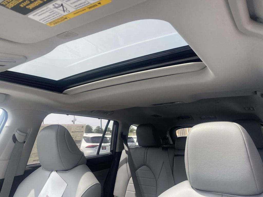 New 2026 Toyota Highlander XLE AWD/4WD image 16