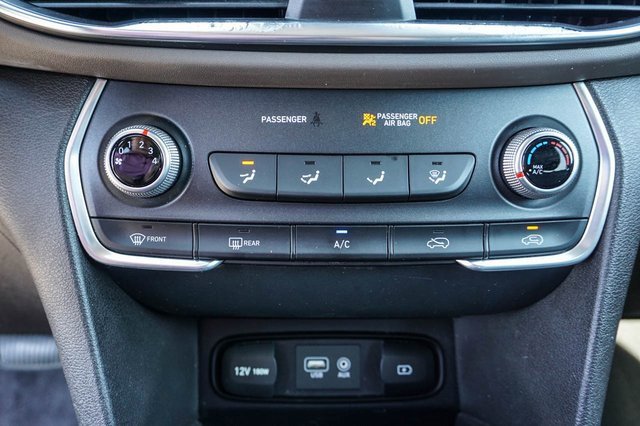 Used 2019 Hyundai Santa Fe SE image 17