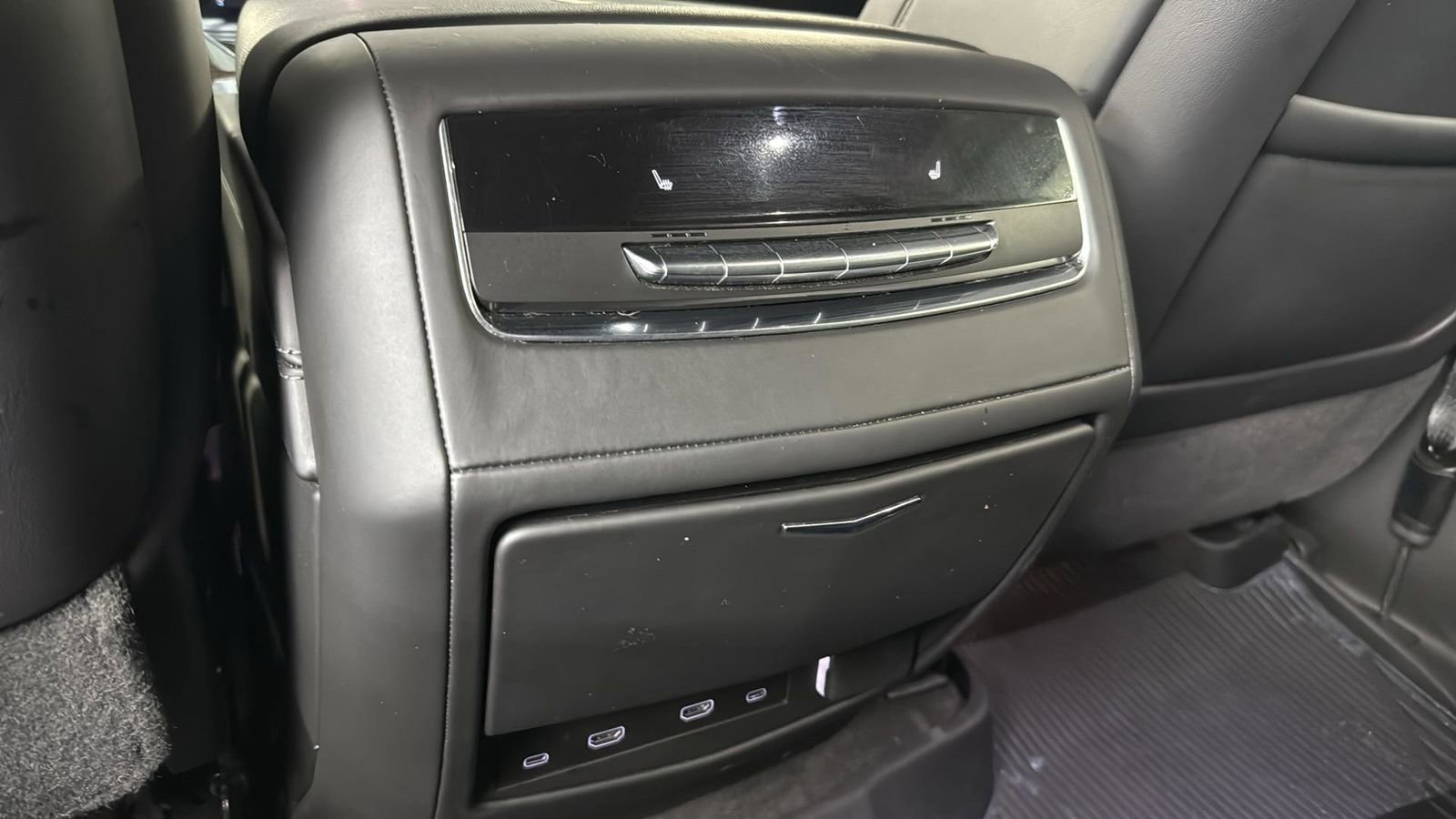 Used 2025 Cadillac Escalade Sport Platinum w/ LPO, ONYX Package image 28