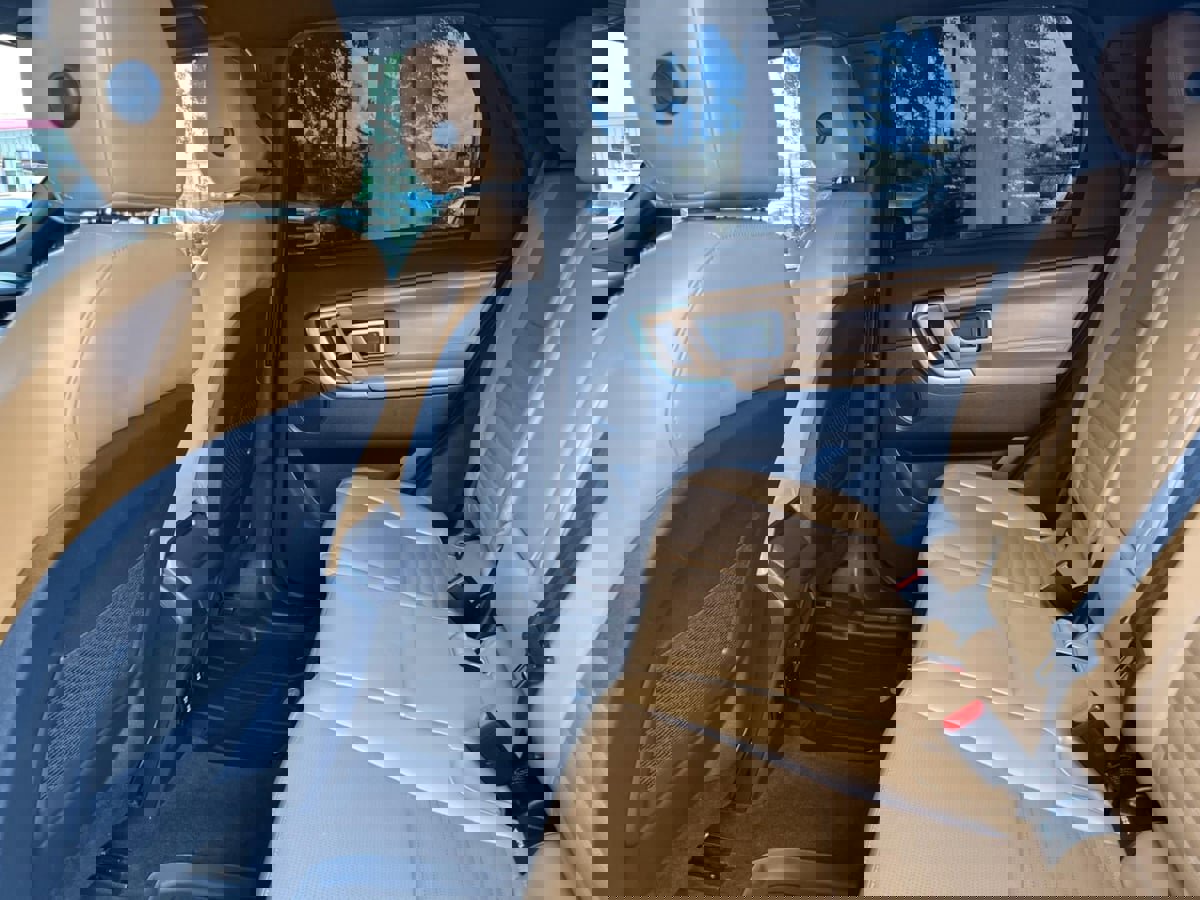 Used 2018 Land Rover Discovery Sport HSE Luxury AWD/4WD image 27