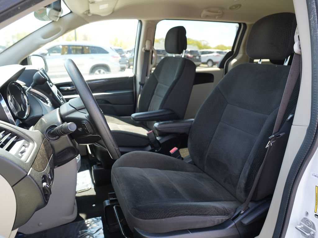 Used 2018 Dodge Grand Caravan SE w/ UConnect Hands-Free Group FWD image 12