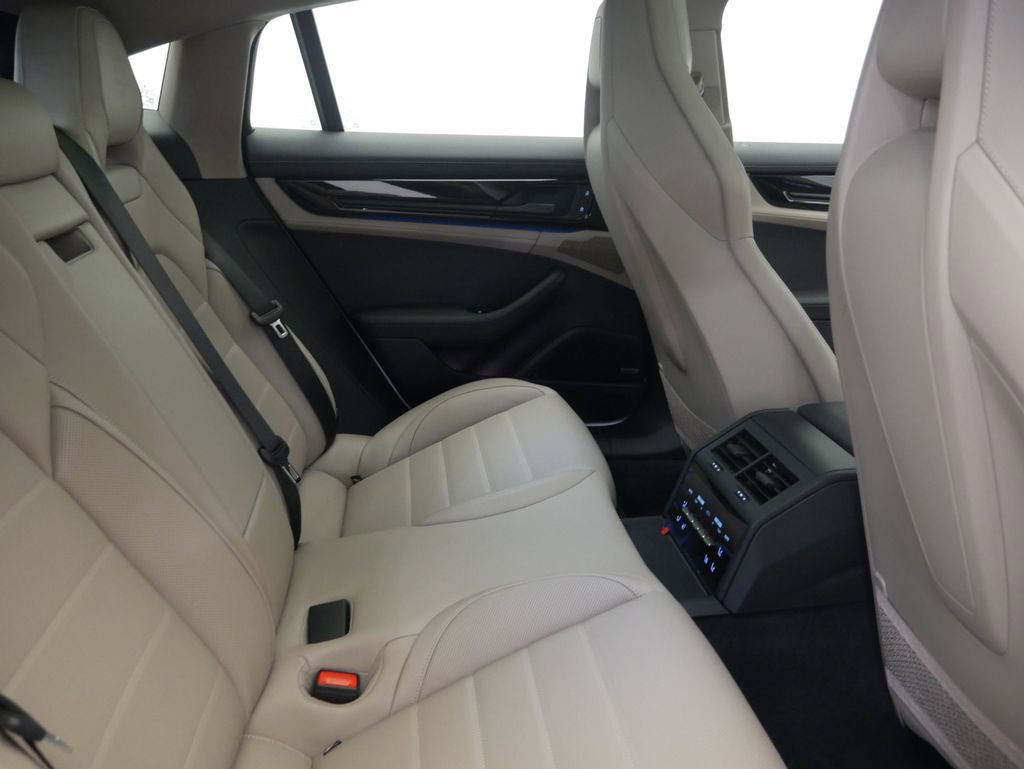 New 2026 Porsche Panamera RWD image 33