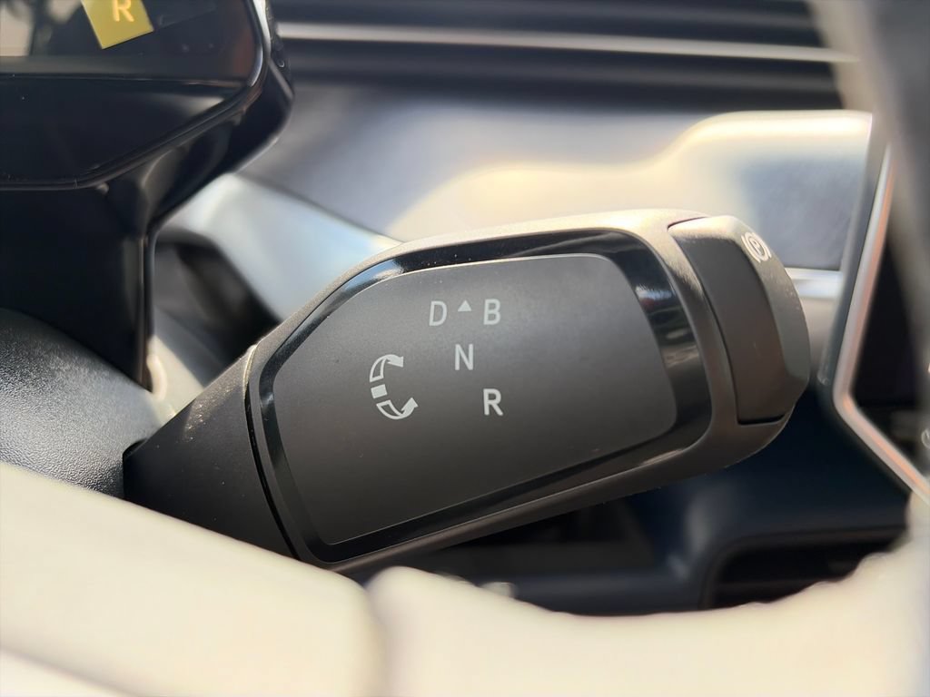 New 2025 Volkswagen ID. Buzz Pro S Plus AWD/4WD image 15