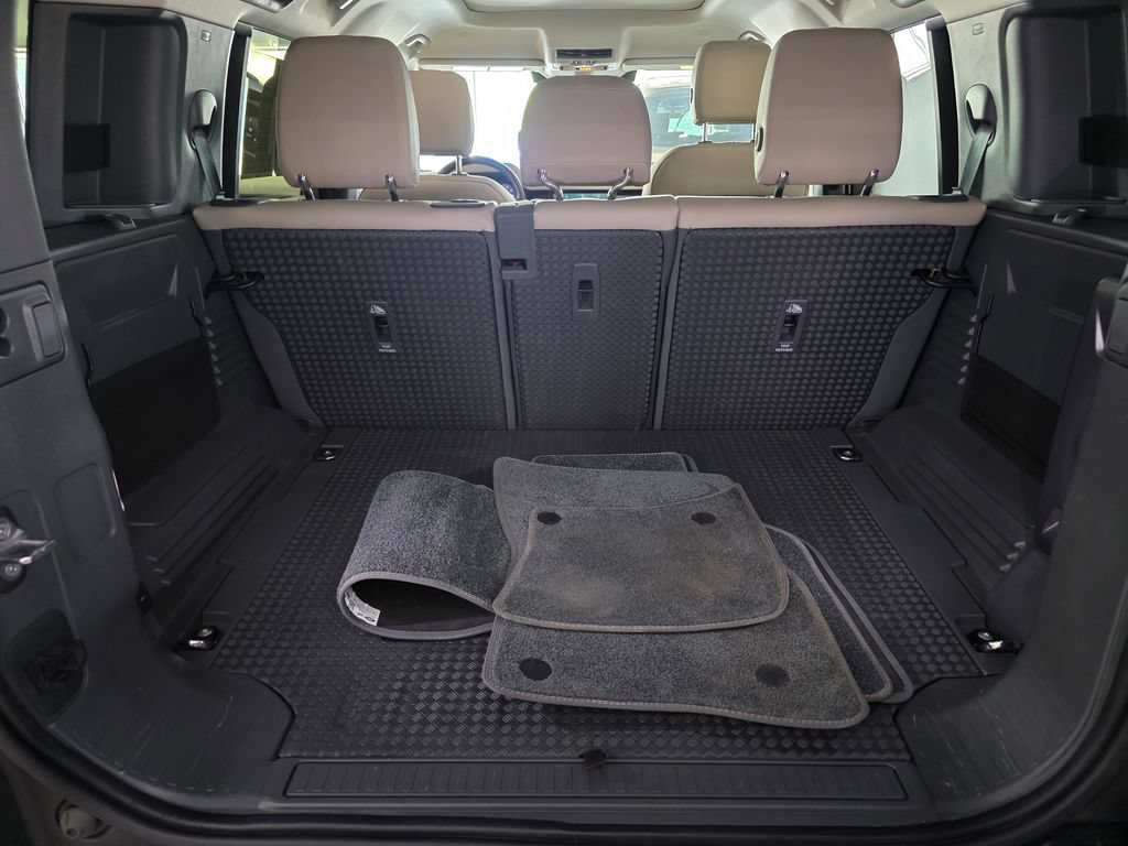 Used 2023 Land Rover Defender 110 SE AWD/4WD image 25